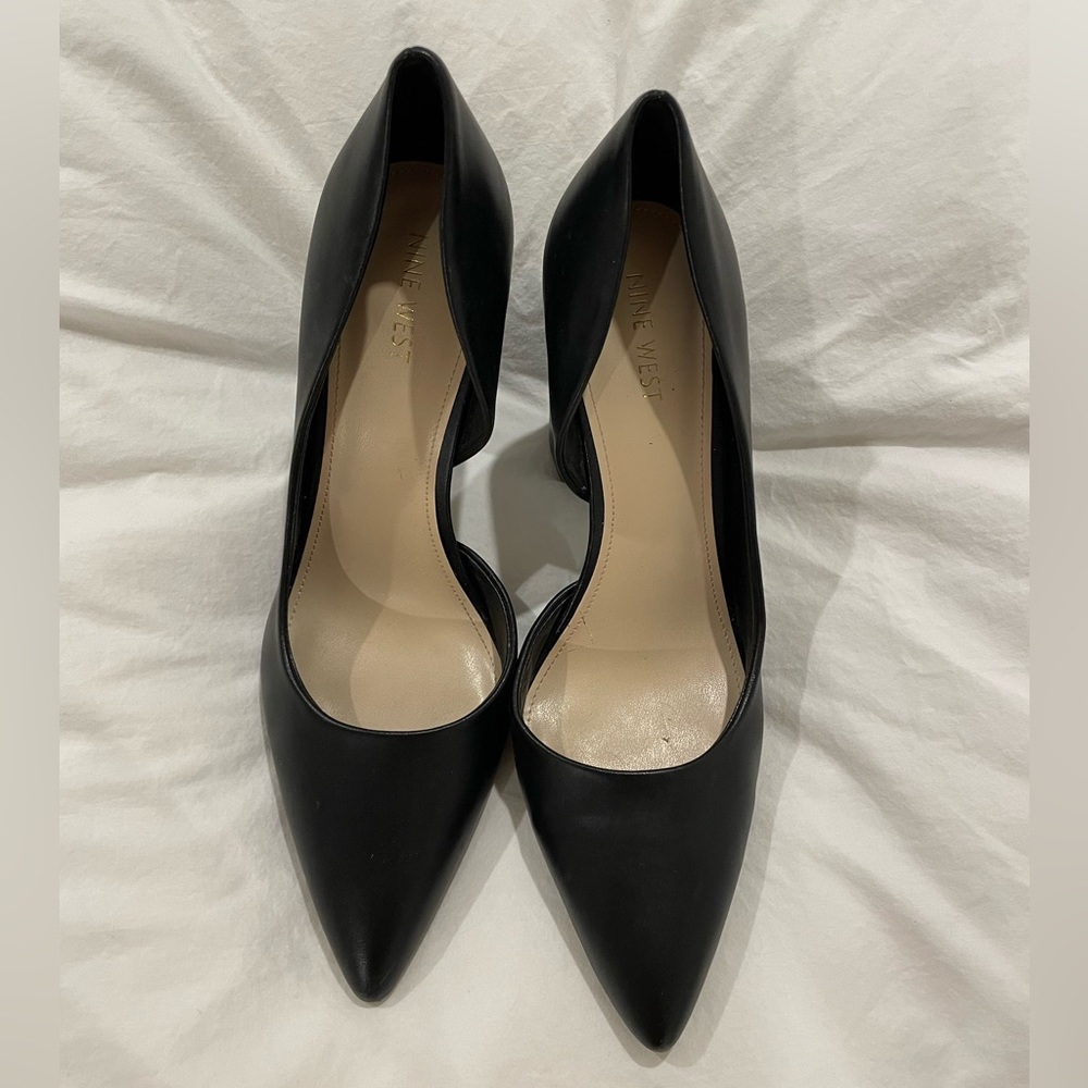 Black thick heeled pump